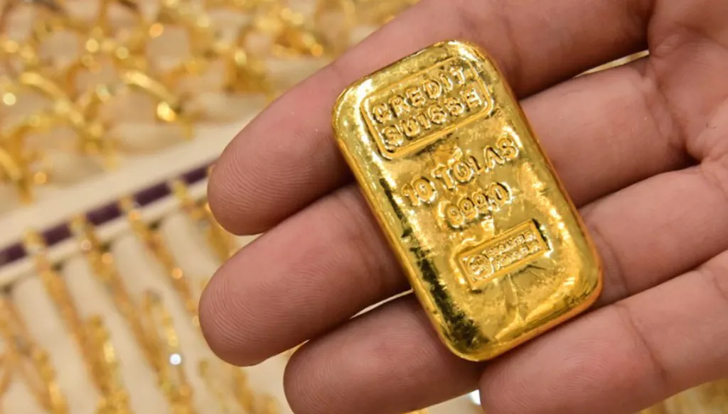 الذهب يتراجع إلى أدنى مستوى في قرابة أسبوعين