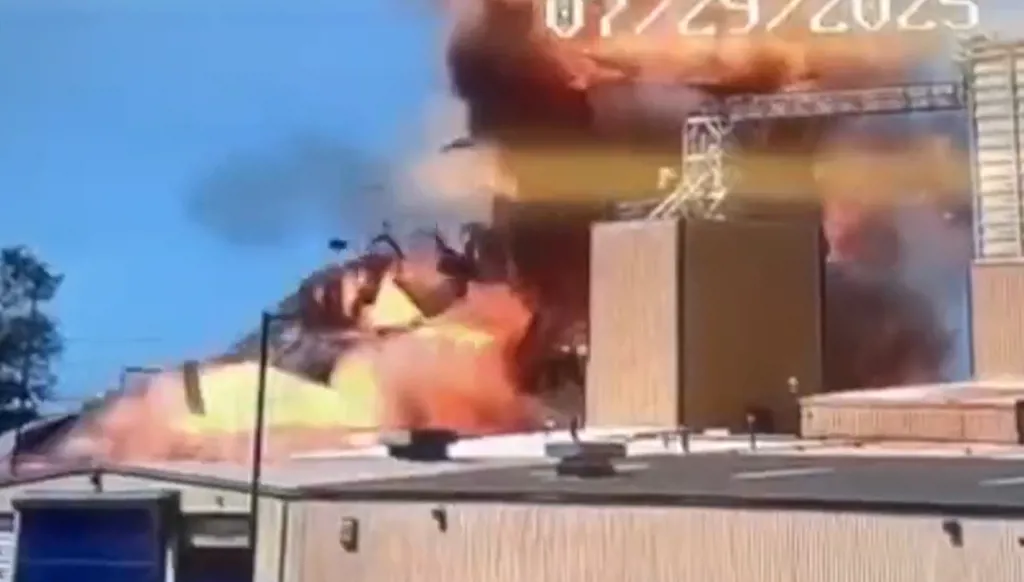 انفجار يدمر مبنى في ولاية نبراسكا الأميركية