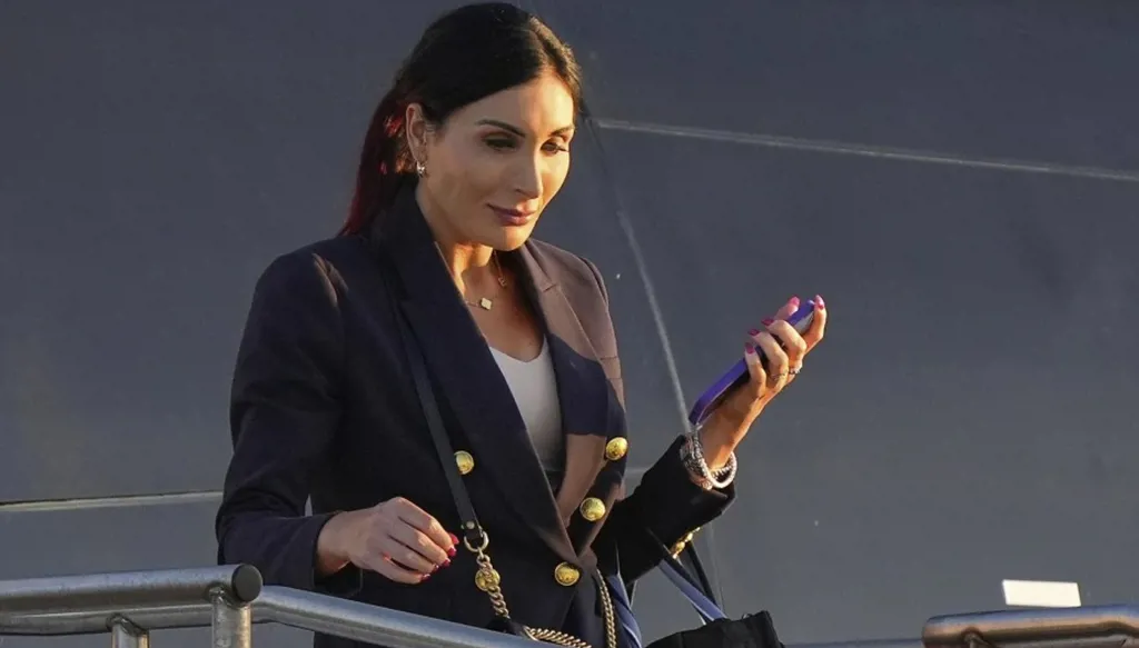 لورا لومر الصحافية الأميركية التي تقف وراء طرد موظفين غير موالين لترامب!