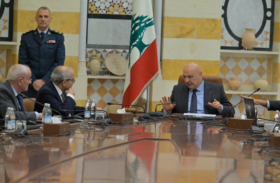 جانب من النقاشات خلال الجلسة (نبيل اسماعيل)