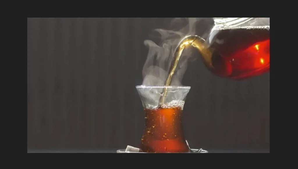 5 عادات خاطئة تجعل الشاي مضرّاً