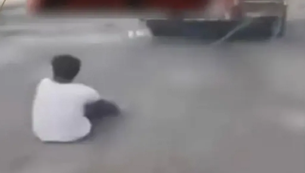 سحل 3 أشخاص بعد اتهامهم بالسرقة… والداخلية تكشف التفاصيل