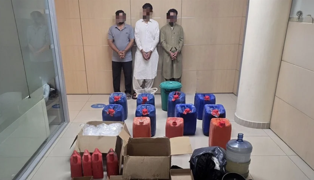 متهمون بالتهريب (وام)