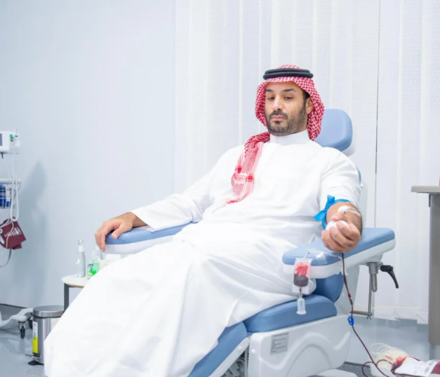 ولي العهد السعودي يتبرع بالدم (واس)