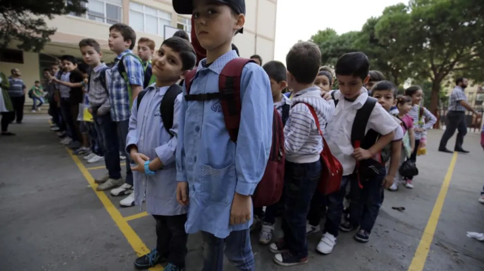 تلاميذ سوريون في إحدى مدارس لبنان (أ ف ب)
