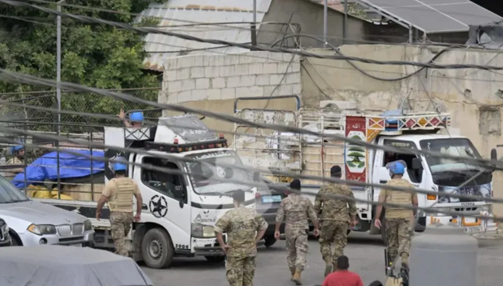 الجيش اللبناني: توقيف أشخاص لارتكابهم جرائم مختلفة منها تأليف عصابة سرقة وسلب بقوة السلاح