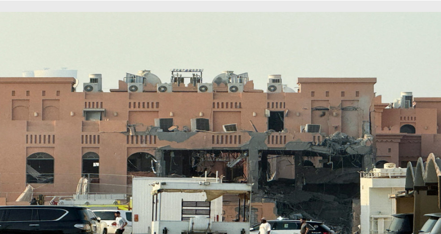 مبنى متضرر، في أعقاب هجوم إسرائيلي على قادة حماس (رويترز)