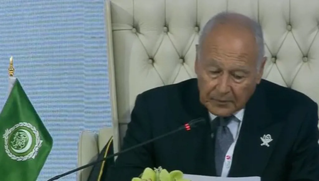 أبو الغيط: رسالة القمة للمجتمع الدولي بالكف عن الصمت أمام جرائم إسرائيل