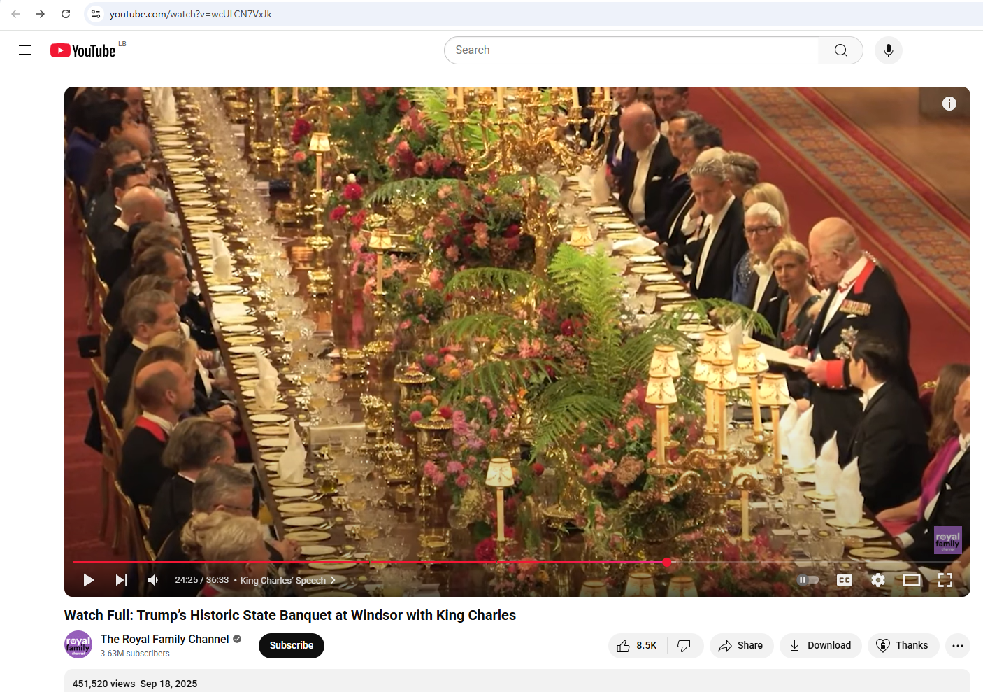 لقطة تظهر الصحون خالية من اي طعام خلال القاء الملك تشارلز كلمته 