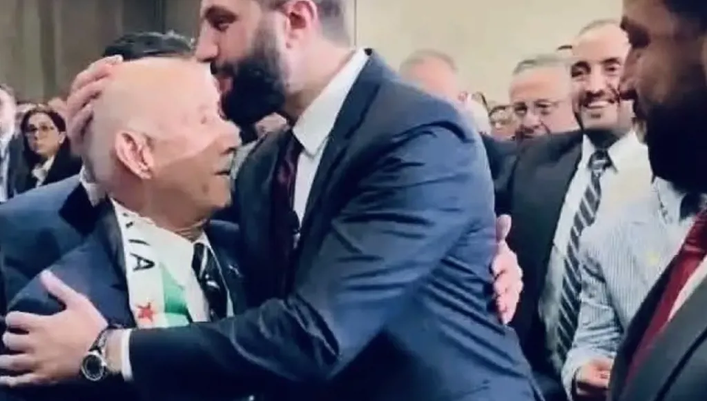 من هو صفوح البرازي الذي قبّل الشرع رأسه بعد نصف قرن من التهجير؟