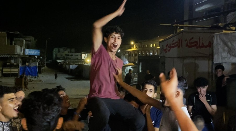 احتفالات أهالي غزة بعد إعلان التوصل لاتفاق بإنهاء الحرب (اكس)
