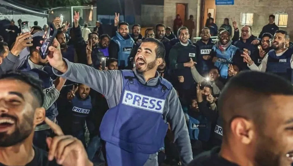 "أمي أنتِ أكثر من أحب"... كلمات وداع مؤثّرة من صالح الجعفراوي (فيديو)