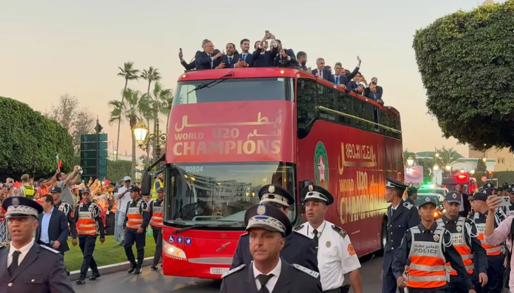 استقبال رسمي وجماهيري حافل لمنتخب المغرب بعد حصد مونديال الشباب
