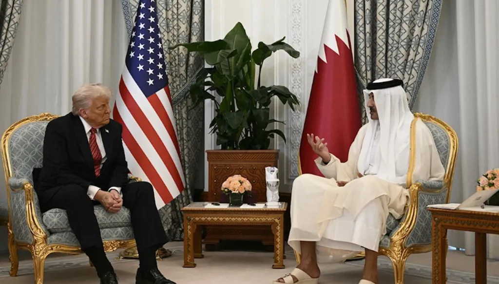 في طريقه إلى ماليزيا... ترامب سيلتقي بأمير قطر ورئيس الوزراء القطري