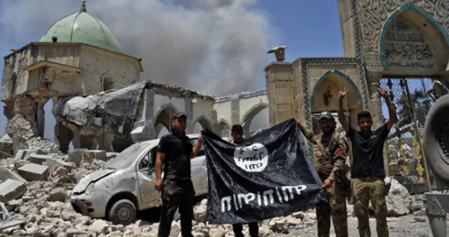 قوات مكافحة الإرهاب العراقية ترفع علم