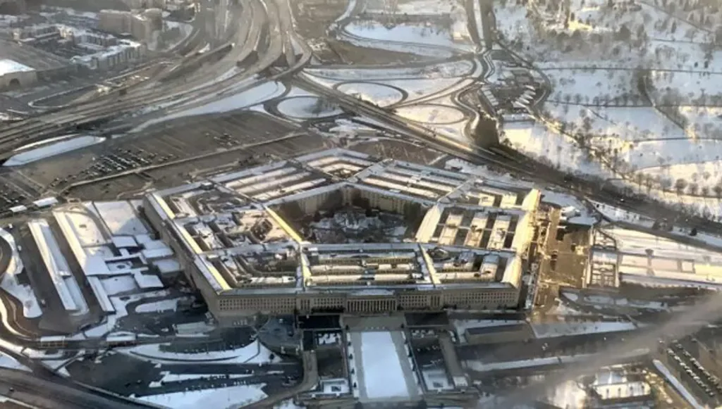 البنتاغون يعلن مقتل 14 شخصاً باستهداف قوارب يشتبه في تهريبها المخدرات في المحيط الهادئ