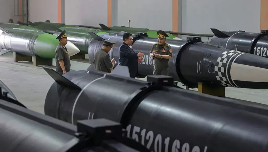 بيونغ يانغ تختبر صاروخ كروز عشية زيارة ترامب إلى كوريا الجنوبية