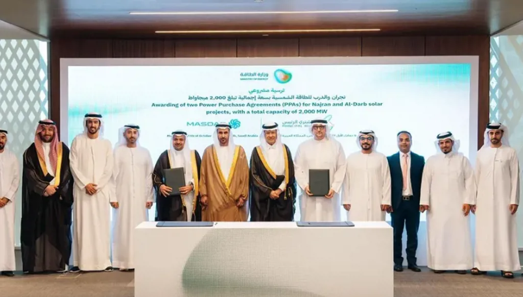 مصدر الإماراتية تطور محطتين للطاقة الشمسية في السعودية بقدرة 2 جيغاواط