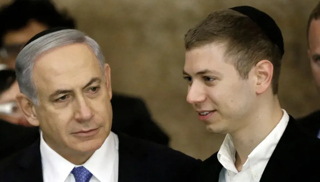 منصب وسيارة ومزايا لنجل نتنياهو... والمعارضة: "قرار دنيء"