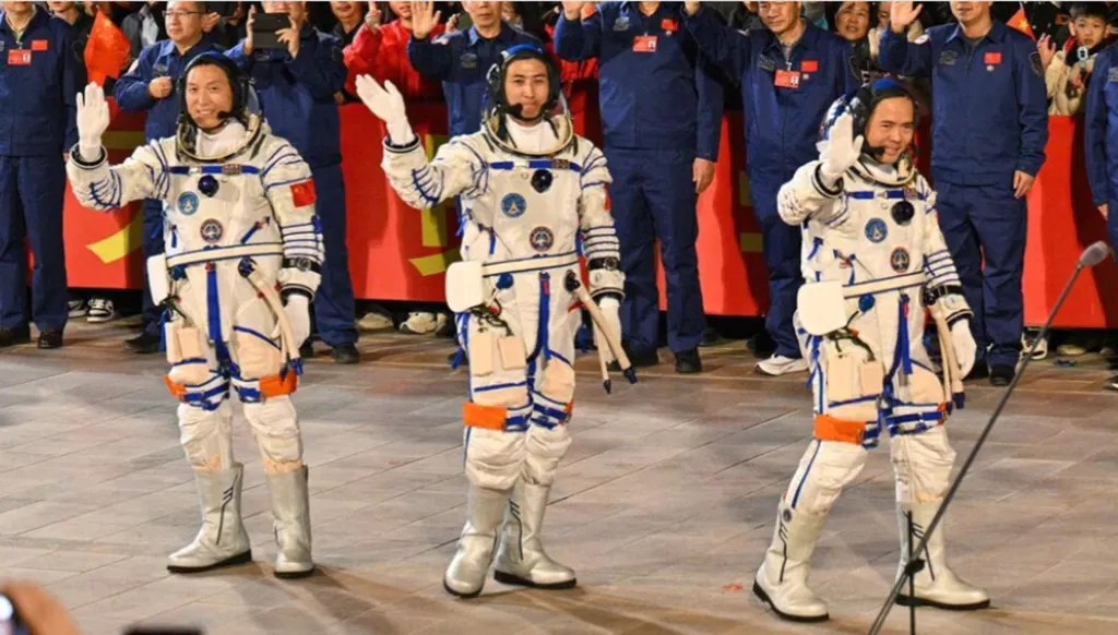 الصين ترسل أصغر رائد إلى محطة "القصر السماوي" الفضائية