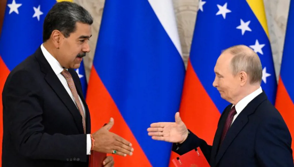 مع تصعيد الضغط الأميركي... فنزويلا تستنجد بموسكو وبكين