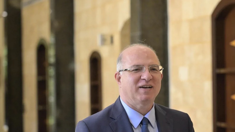 وزير العمل محمد حيدر (نبيل إسماعيل)