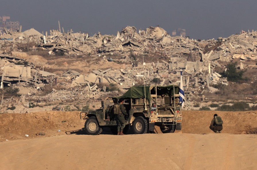 أبنية مدمّرة في غزة. (أ ف ب)