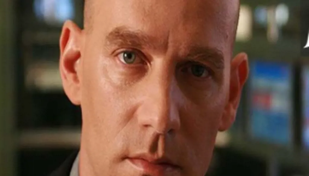 من هو صحافي "القناة 12" الذي سرّب فيديو الاعتداء الجنسي على أسير فلسطيني وأطاح بالمدعية العامة؟