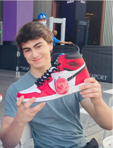 نجل الشاعر الذي جرى اعتقاله (مواقع)