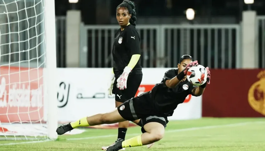 من شوارع السويس إلى قائمة "فيفا"... من هي حبيبة صبري؟