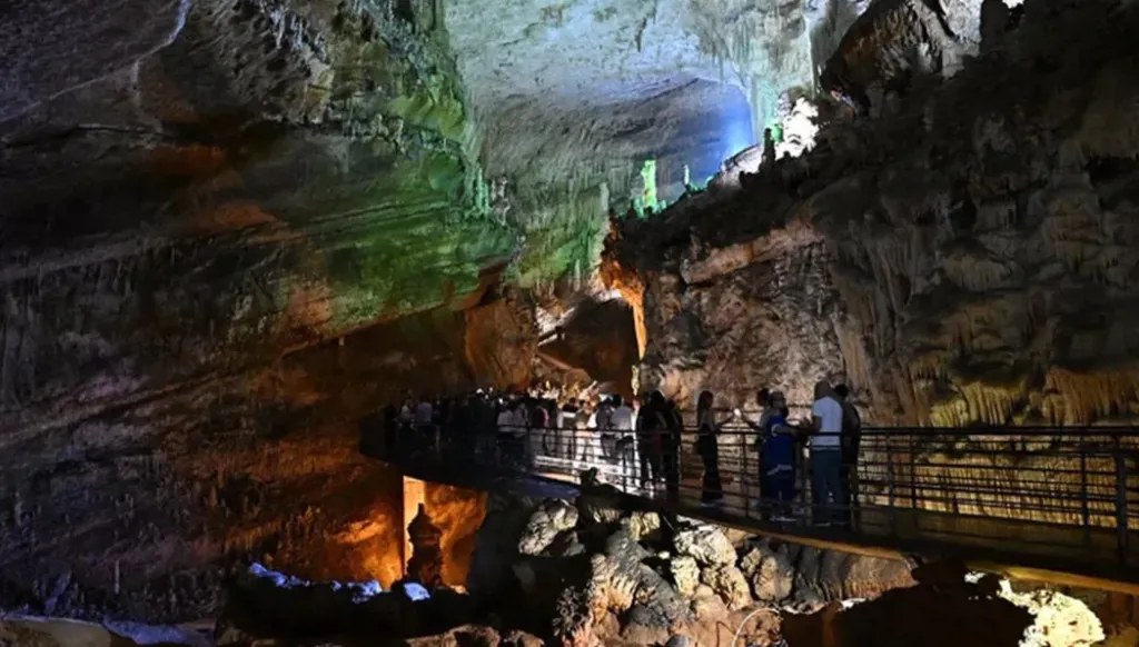 بعد الجدل حول مغارة جعيتا... البلدية ترد وتوضح ما جرى