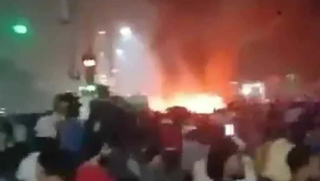 بالفيديو- انفجار ضخم في محيط مترو دلهي في الهند