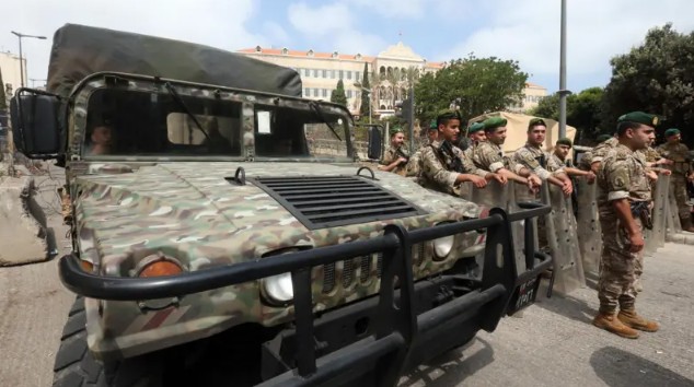 عناصر من الجيش اللبناني (إي بي أي)