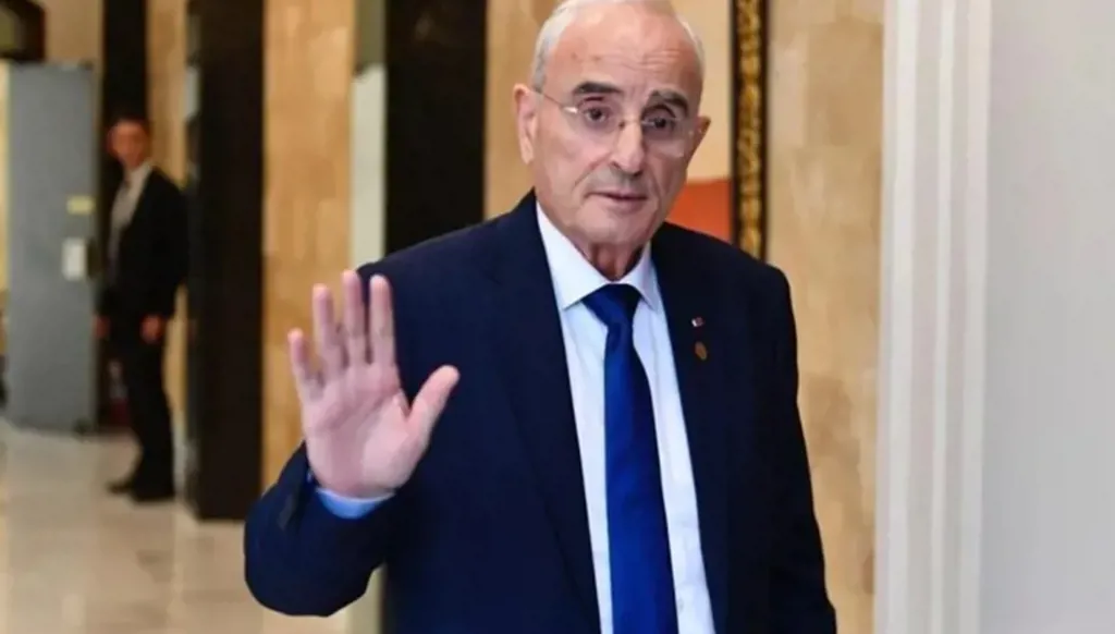 ما غاية وزير الدّفاع من تأخير تسريح العسكريّين سنة؟