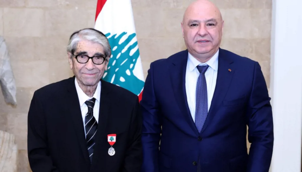 وسام الاستحقاق من عون لـ "أبو سليم": أدخلت إلى كل بيت لبناني ضحكة دافئة