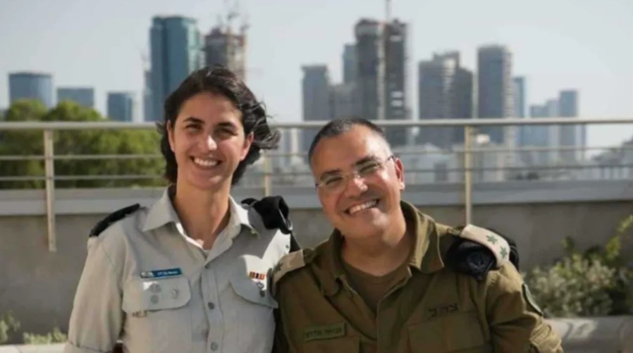 أدرعي والكابتن إيلا (اكس)