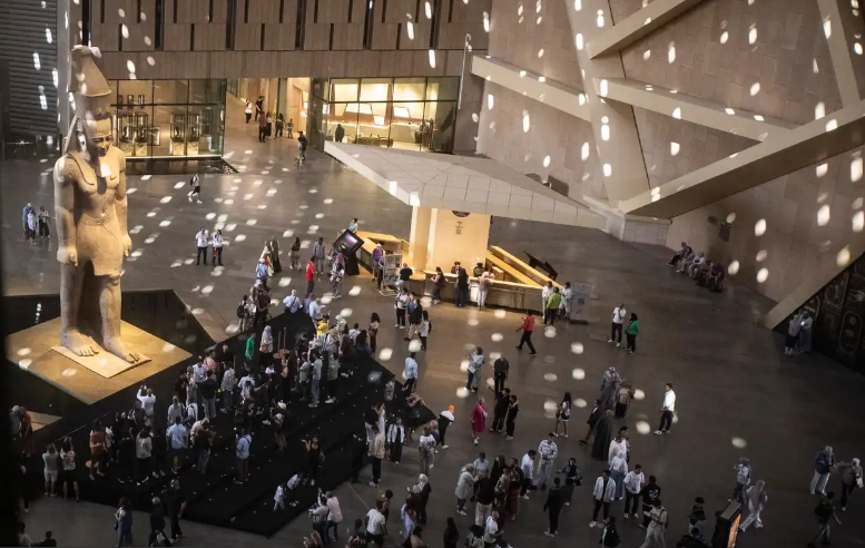 المتحف المصري الكبير الذي افتُتح حديثاً في القاهرة (وكالات)
