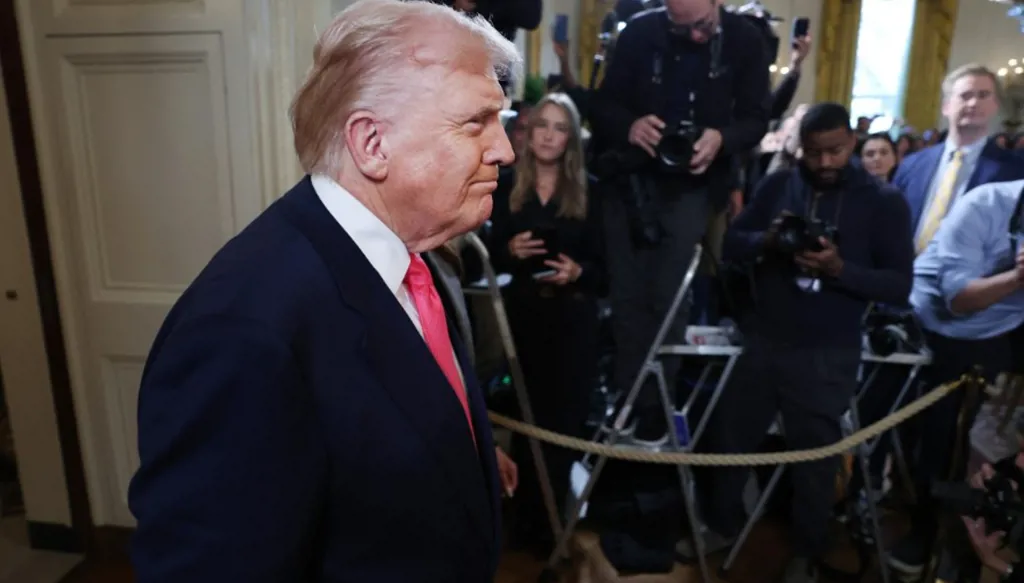 ترامب: لا أعرف شيئاً عن رسائل إبستين الالكترونية