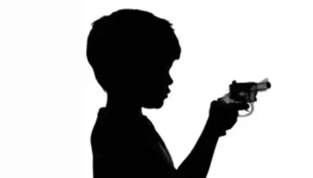 "حالتها مستقرة"...طفل يطلق النار على والدته عن طريق الخطأ