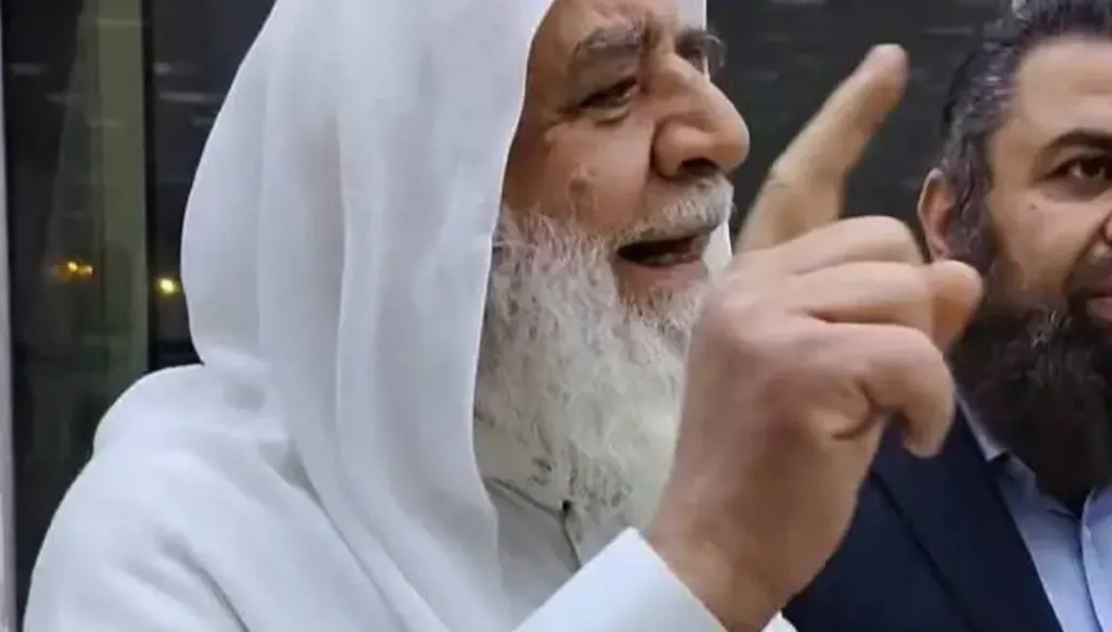 6.5 مليون دولار لـ"حماة"... من هو الشيخ عدنان العرعور؟