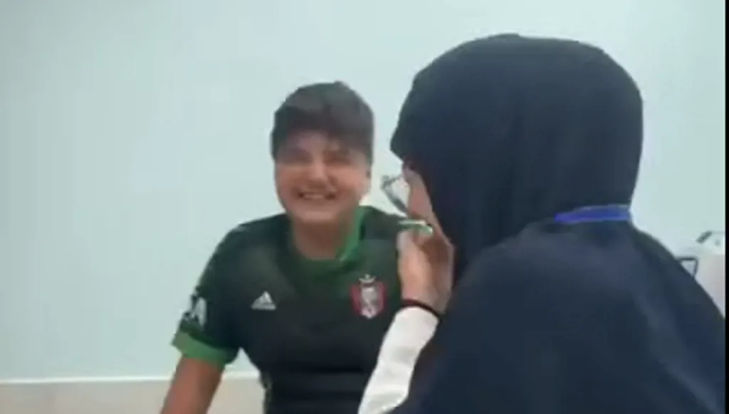 بالفيديو- في البقاع الغربي... طفل ابتلع زموراً وهذه حالته الصحيّة