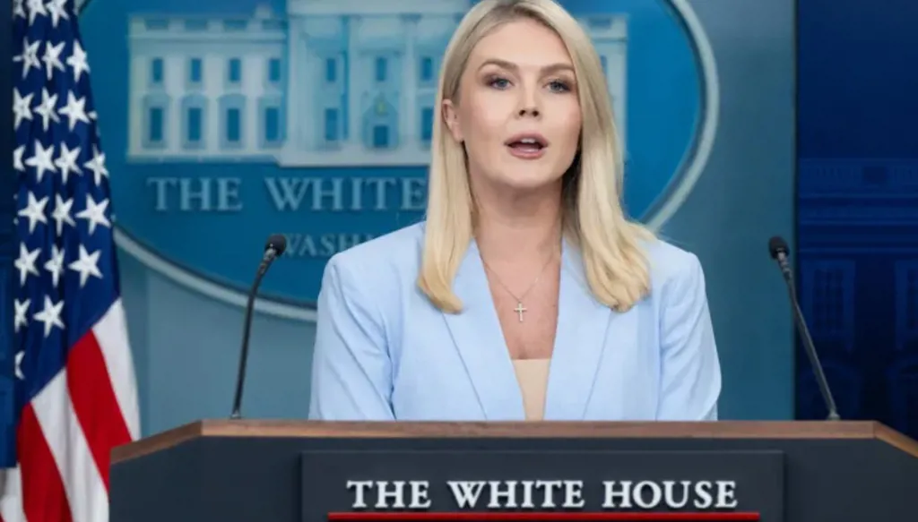 سلطات الهجرة الأميركية تحتجز أحد أقارب المتحدثة باسم البيت الأبيض