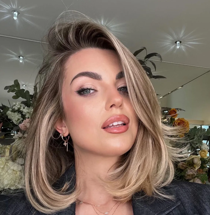 المؤثرة النمساوية (مواقع)