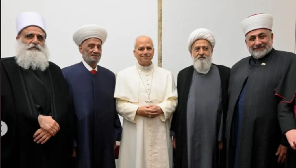 البابا يلتقي رؤساء الطوائف الإسلامية في السفارة البابوية في بيروت