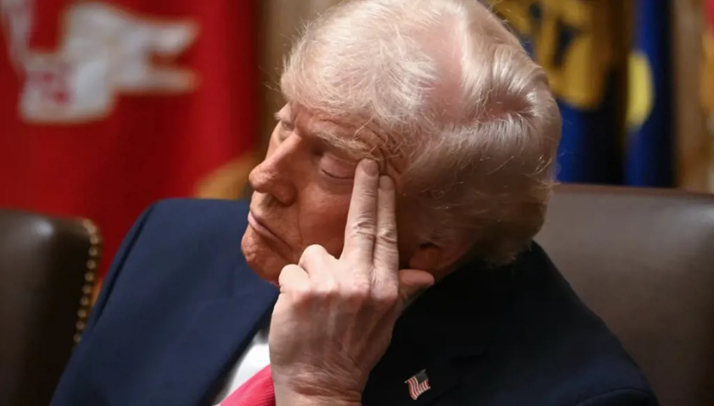 هل غفا ترامب خلال اجتماع حكومي؟