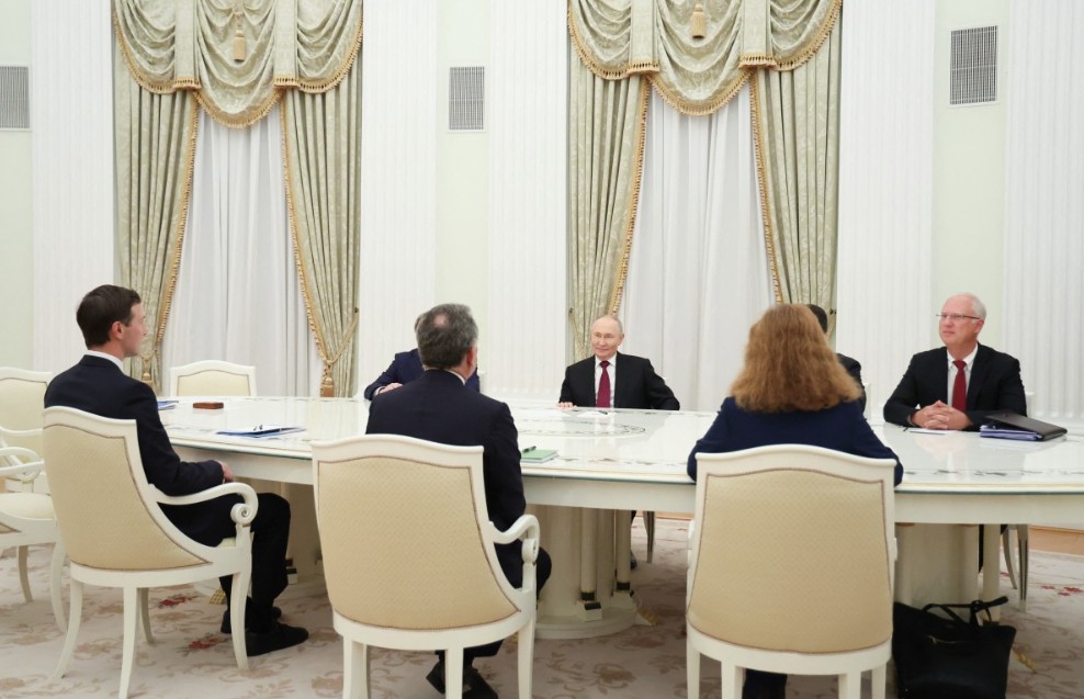 جانب من اللقاء (أ ف ب)