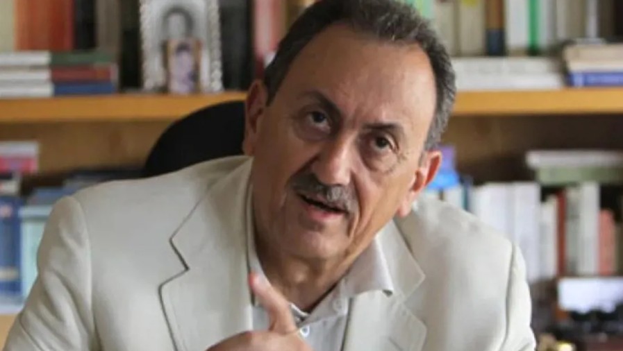 سيمون كرم (إكس)