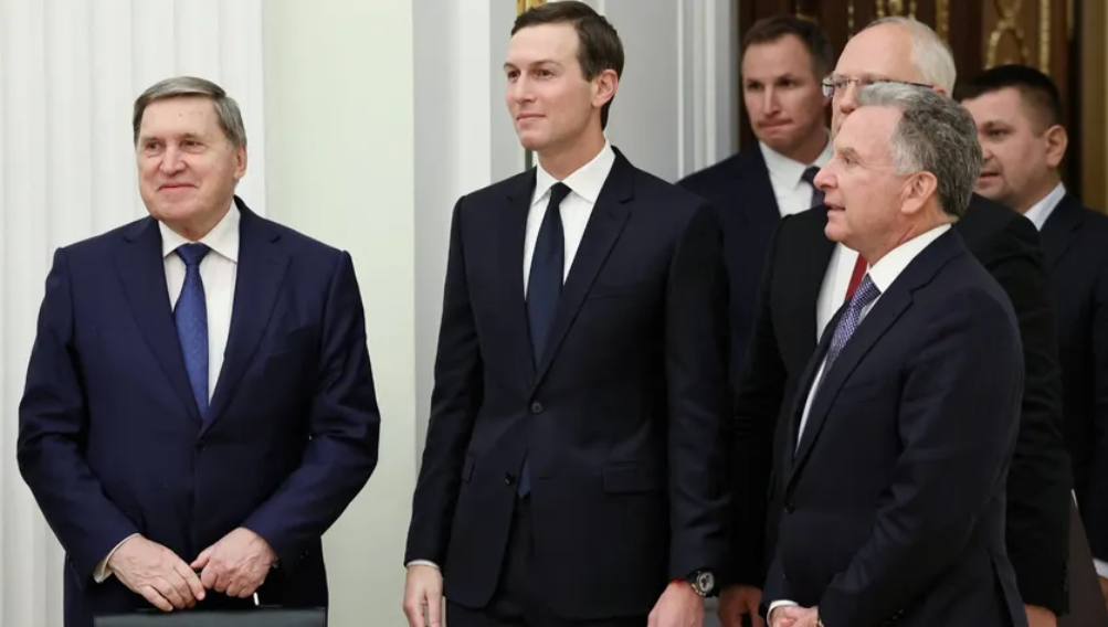 ويتكوف وكوشنير يشاركان في مباحثات (رويترز)