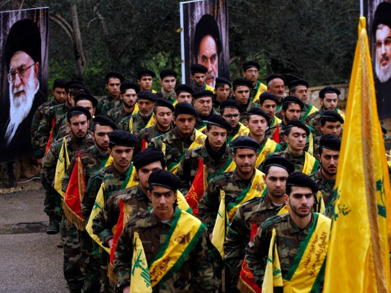 عناصر من حزب الله (أ ف ب)