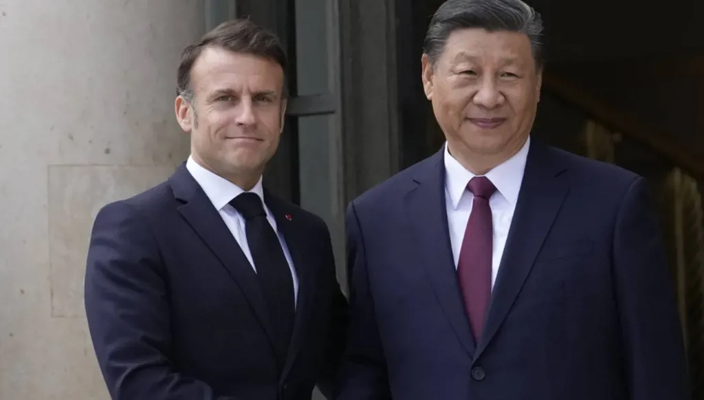 ماكرون يهدد الصين برسوم جمركية: العجز التجاري مع أوروبا غير مستدام